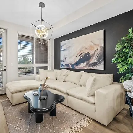 Luxury Modern Condo In Irvine